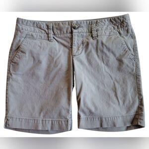 American Eagle Khaki Chino Shorts Size 6 Stretch Casual Classic Fit